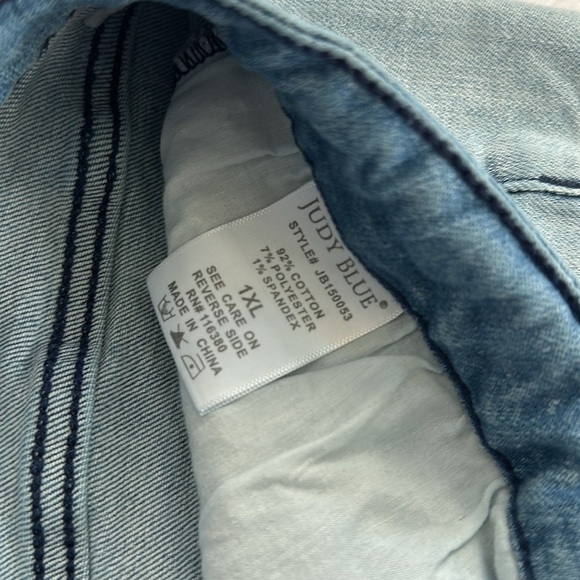 Judy Blue Women's Mid‎ Rise Funky Hippie Destroyed Hem Stretch Jean Shorts 1X - Picture 7 of 7